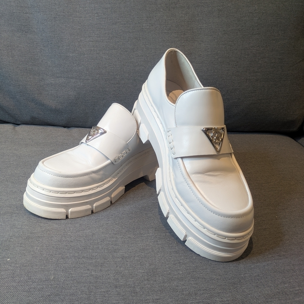 Wishbone Chunky White Platform Loafers Size 9 Trendy Statement Shoes R1